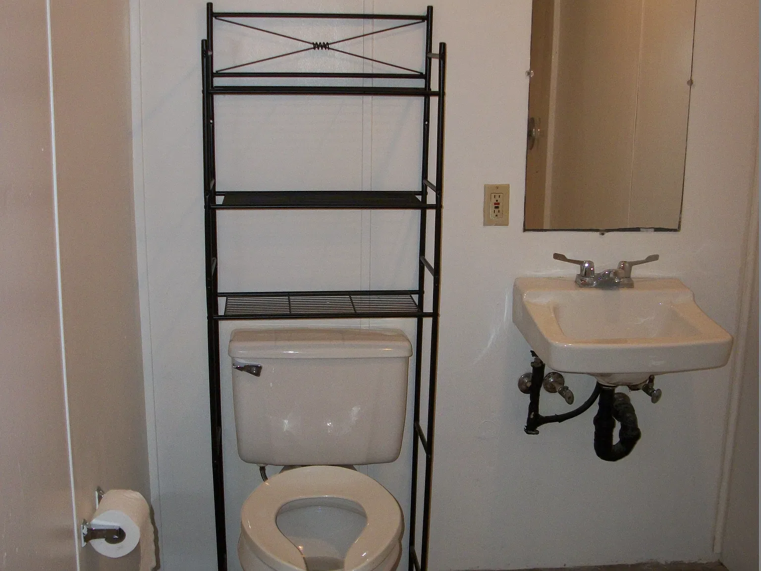 1 bed, 900 sqft, $1,100 — Photo 3