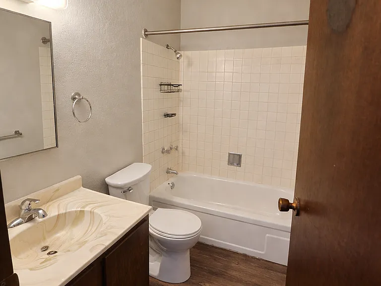 812 Hills Ave #N202 — Photo 8