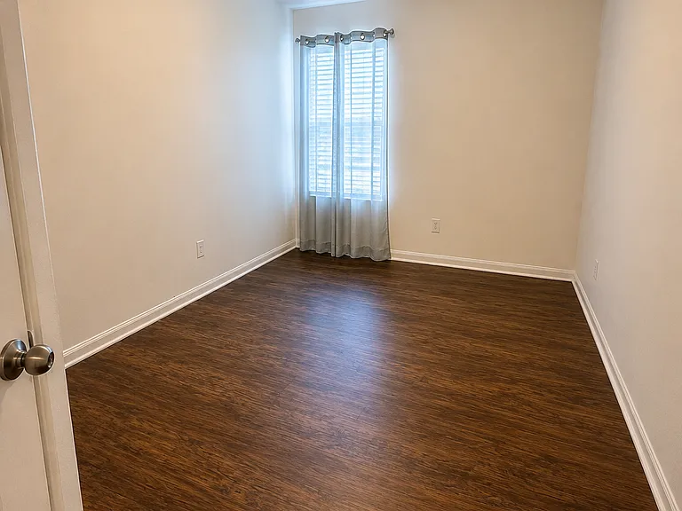 12251 Siragusa — Photo 8