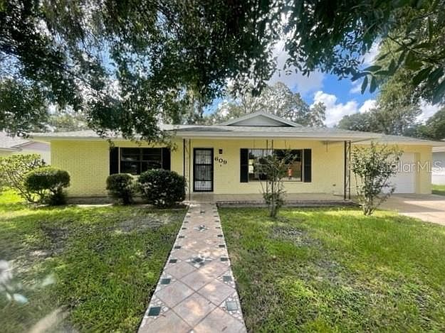 1st image of 609 Ponderosa Dr E