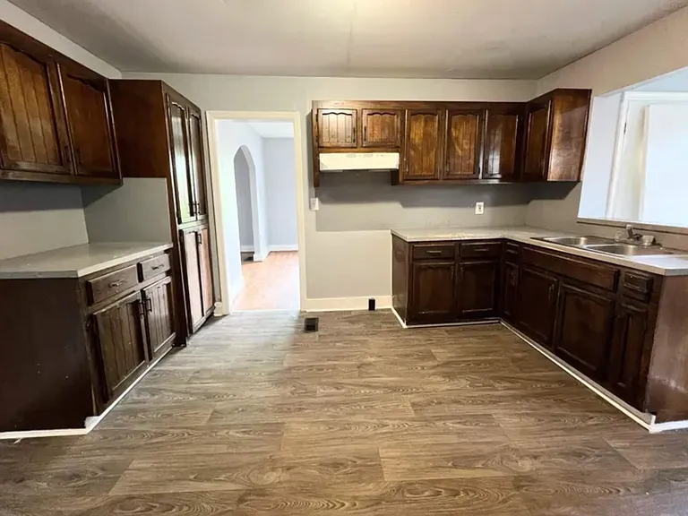 5219 Court G — Photo 2