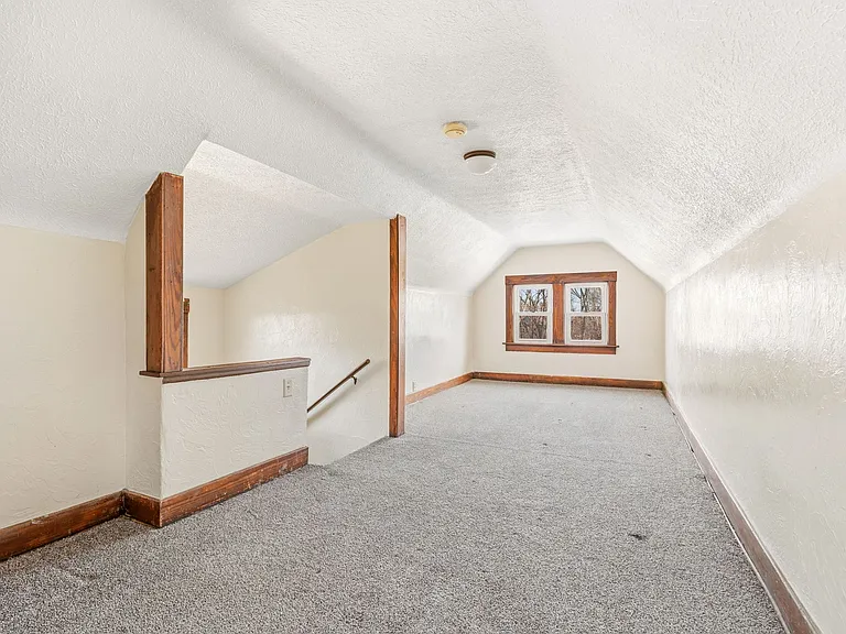 488 Alexander St — Photo 16