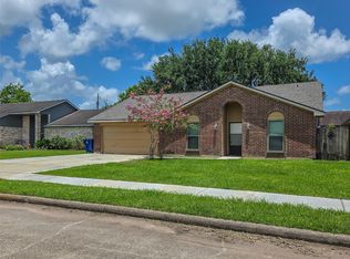 3 Lazybrook St, Angleton, TX 77515