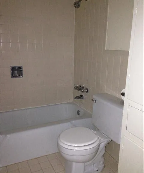 706 W 34th St #102 — Photo 8