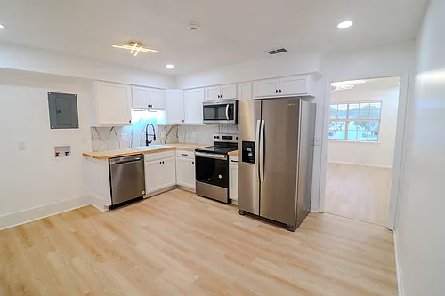 106 Woodhouse Ln #B Photo 1