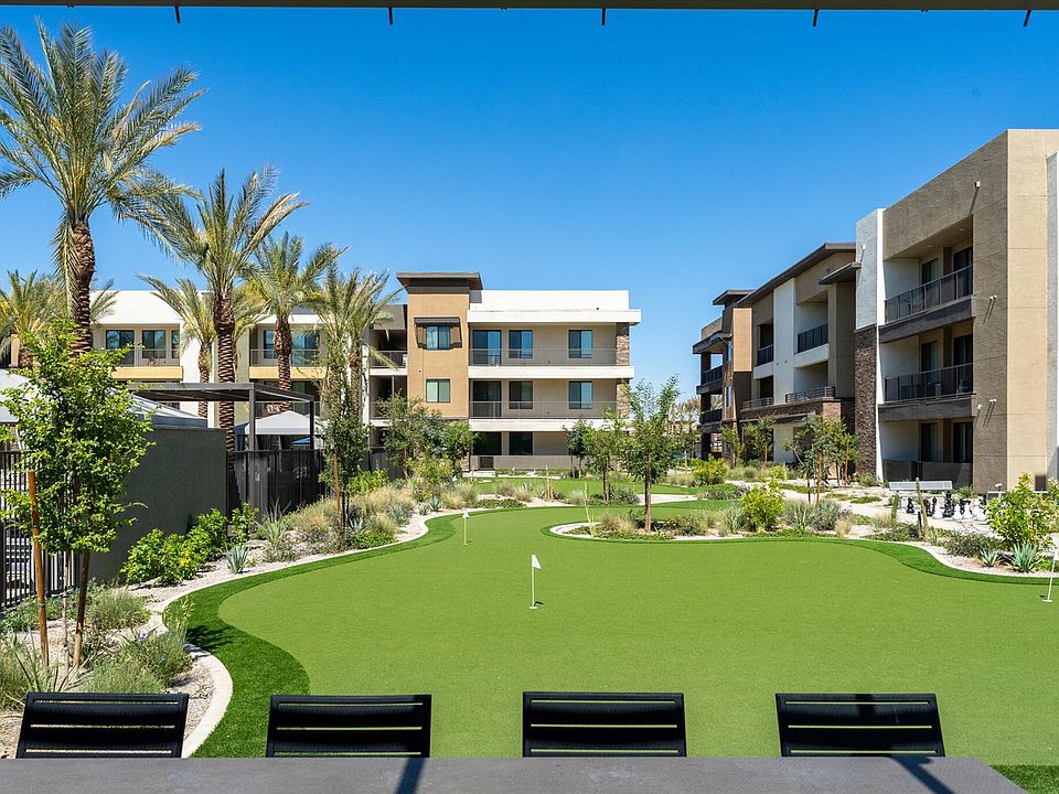 9 Hole Putting Green