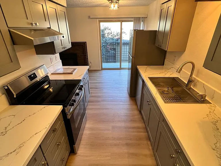 The Clairmont — Photo 4
