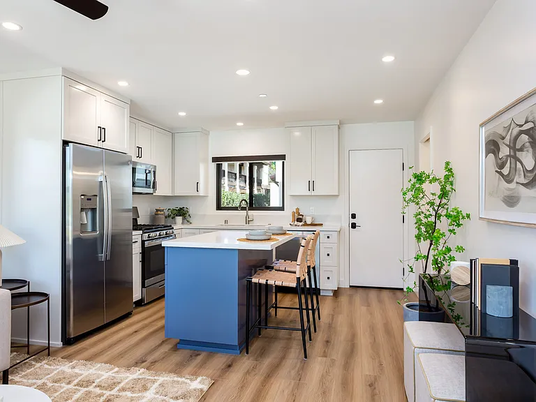 2610-2612 Juan St #2610-1 — Photo 5