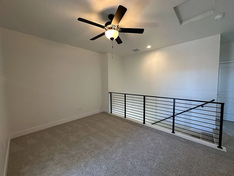 915 S Willow Dr — Photo 11