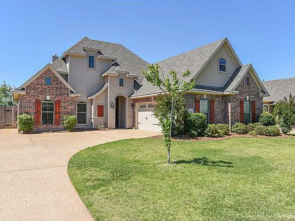 714 Saint Martin's Ln, Bossier City, LA 71111