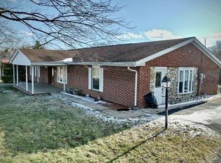 206 Wolf Creek Rd, Fayetteville, WV 25840