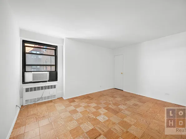 266 East Broadway image 17 of 27