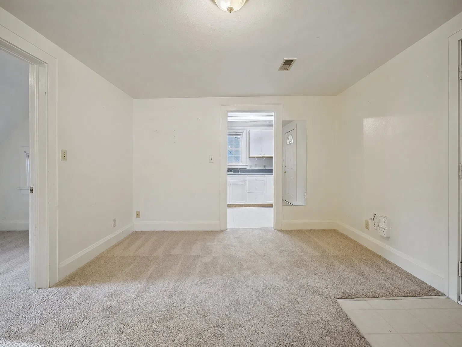 2 bed, 840 sqft, $1,600 — Photo 4