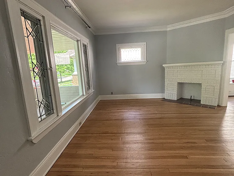 1261 Donald Ave — Photo 10
