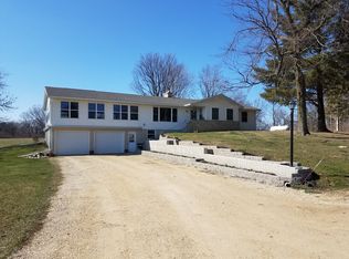 4850 Prairieburg Rd, Anamosa, IA 52205