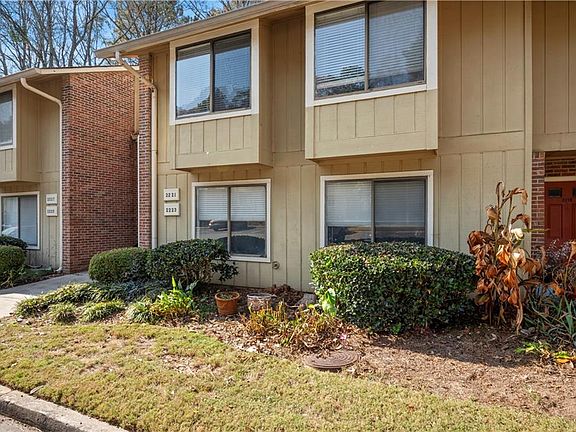 4th image of 2223 Runnymead Rdg SE