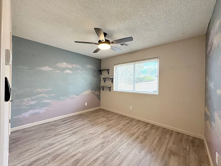 1327 S Yucca Dr — Photo 22