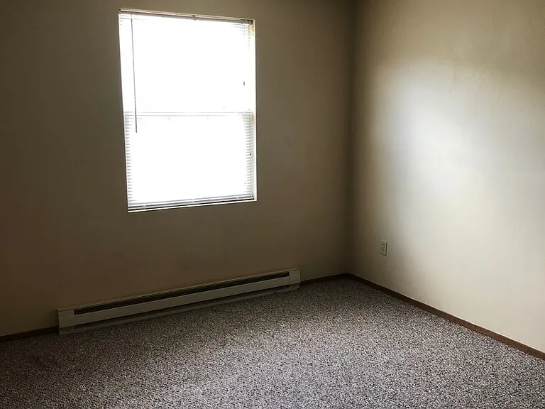 469 Glendale Dr — Photo 11