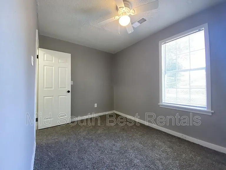 341 Fields Ave — Photo 3