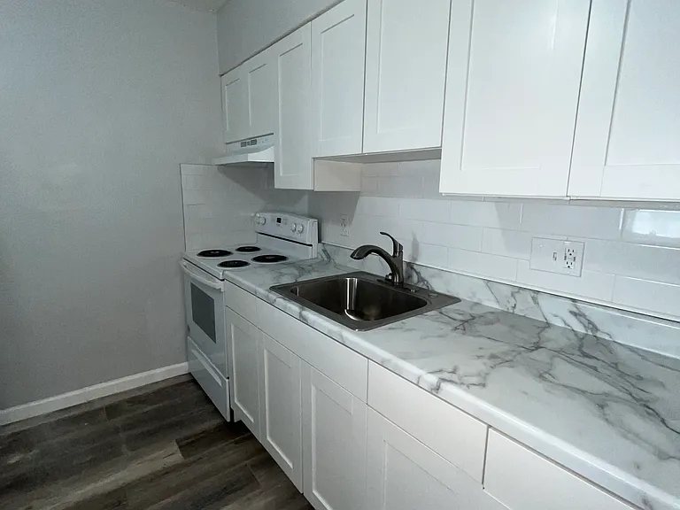 4770 Kings Dr #G — Photo 4