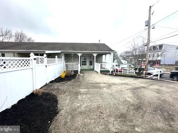 1015 W Race St, Pottsville, PA 17901