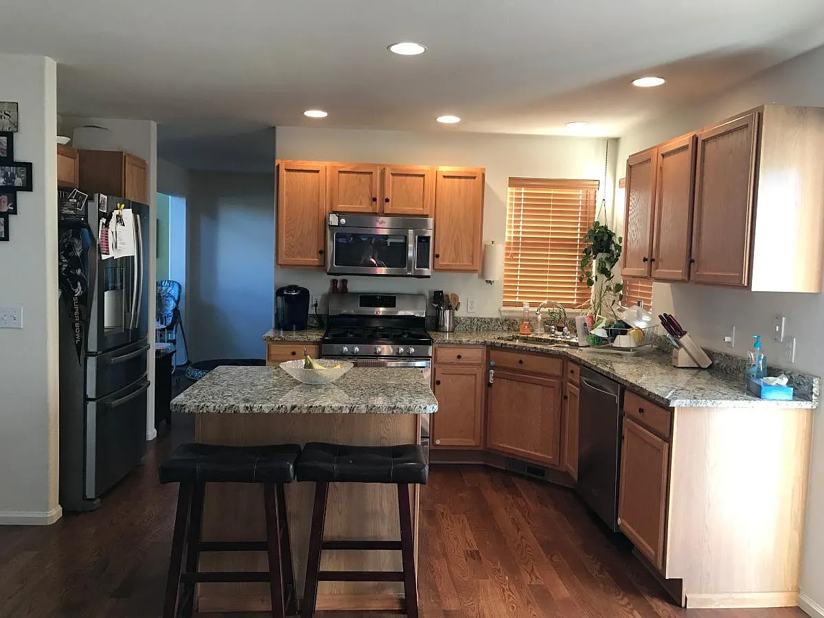 3 bed, 2727 sqft, $2,800 — Photo 4