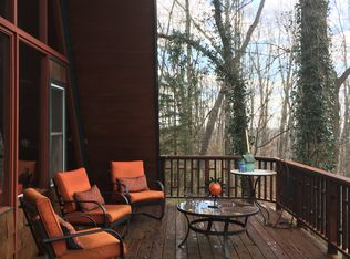 13 Old Peach Ridge Rd, Athens, OH 45701