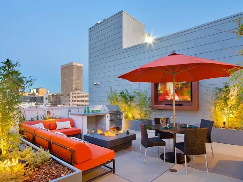 Maya Apartments at 535 Kingsley Dr in Los Angeles