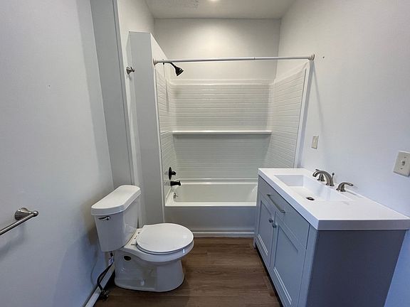 2nd image of 965 Grove St Floor 2