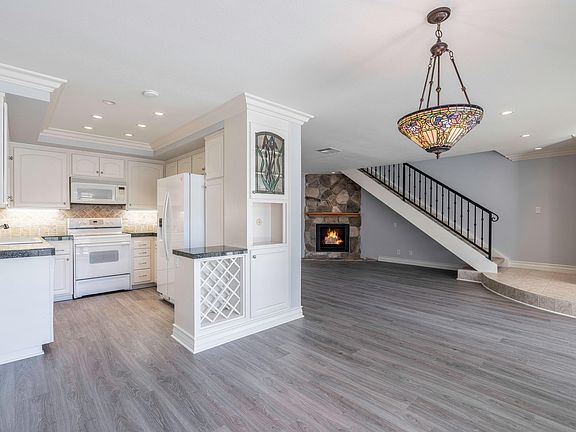 5th image of 3639 Summershore Ln