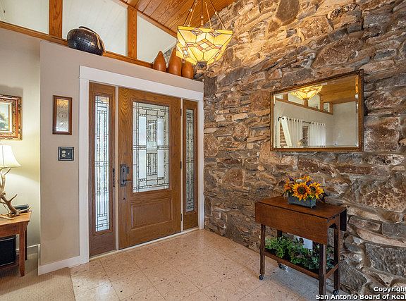 5th image of 1172 Canyon Dr