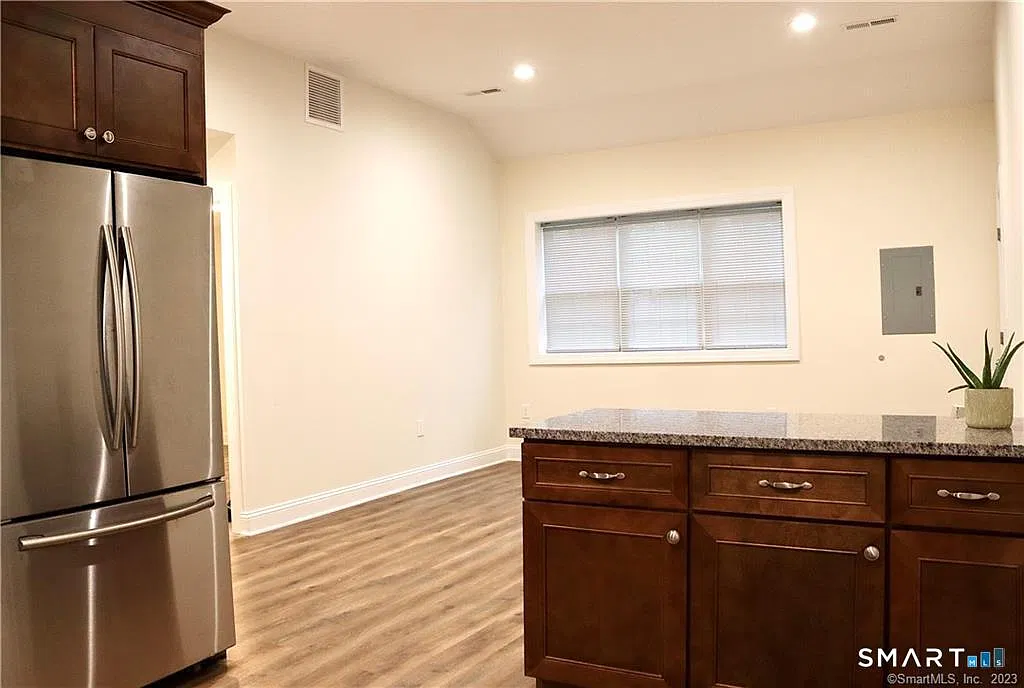 2 bed, 1.0 bath, 800 sqft, $1,800 — Photo 4