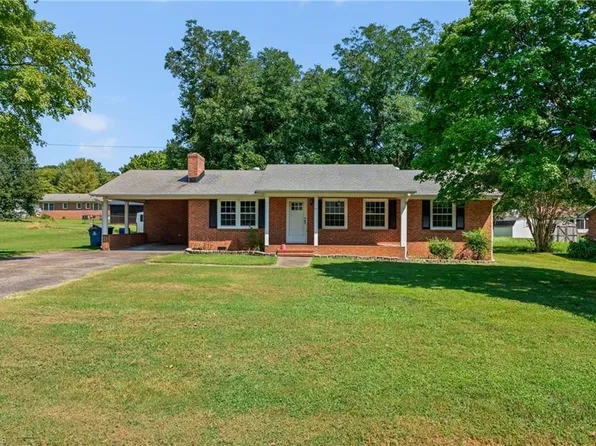 112 Wilson St, Yadkinville, NC 27055
