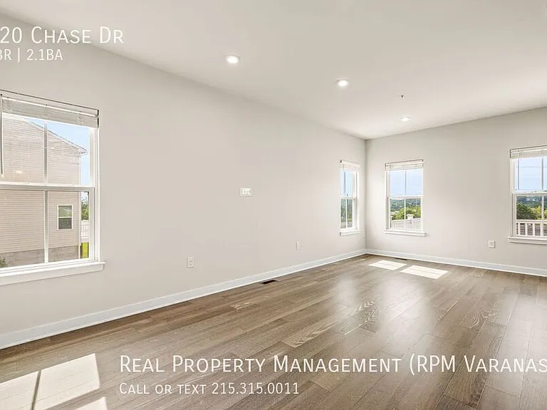 220 Chase Dr — Photo 15