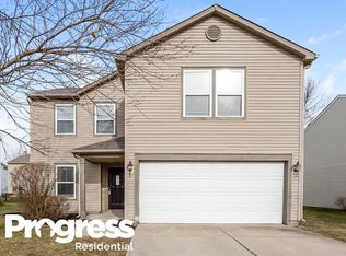 10010 Sapphire Berry Ln, Fishers, IN 46038