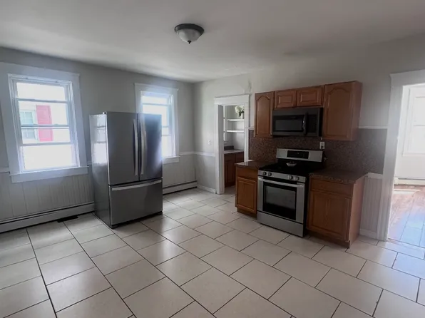 22 Suffolk St #1, Providence, RI 02908