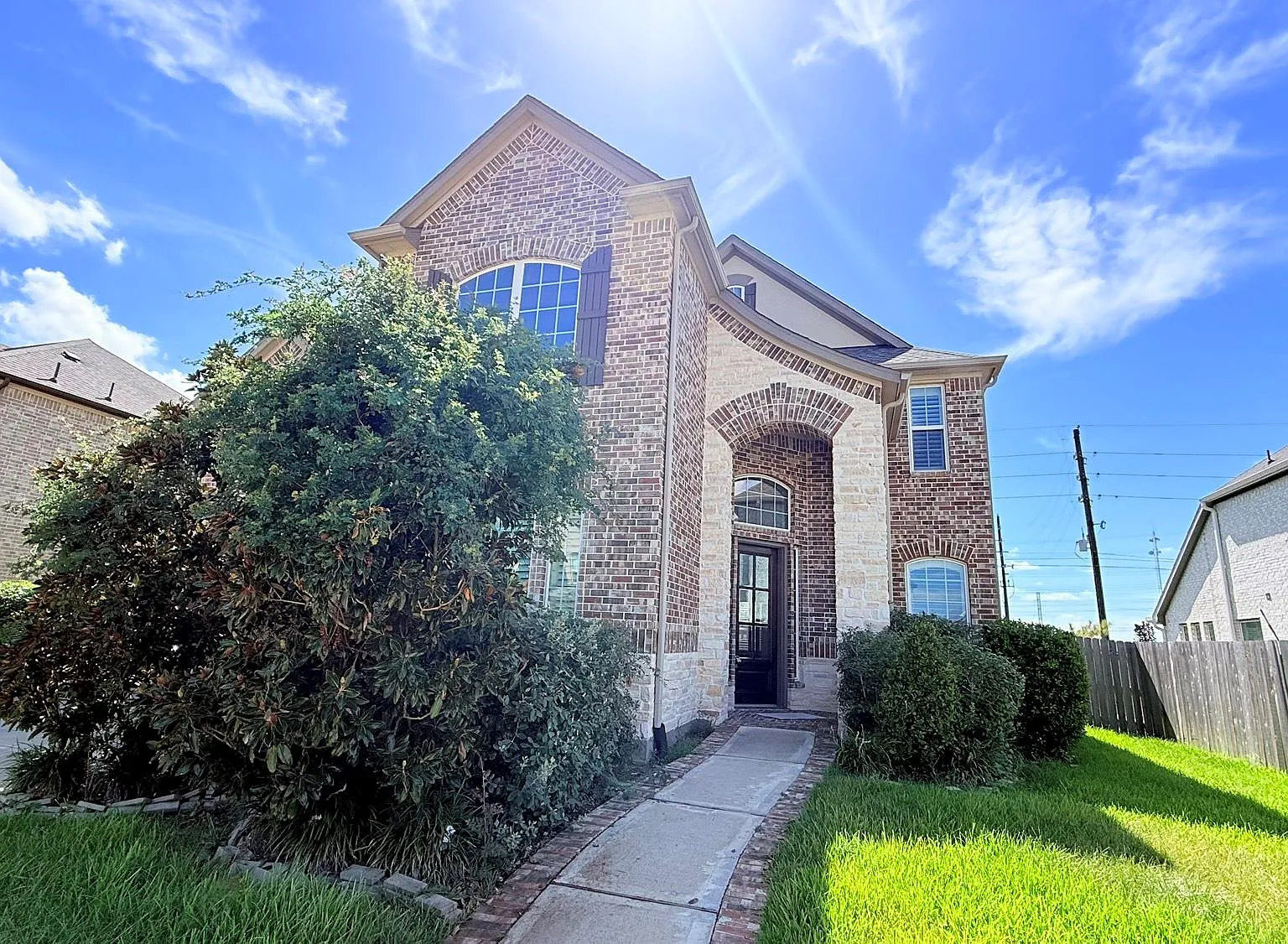 5 bed, 4.0 bath, 3465 sqft, $4,000 — Photo 2