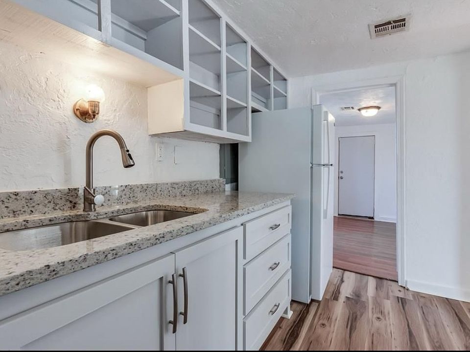 1st image of 625 Dakota St