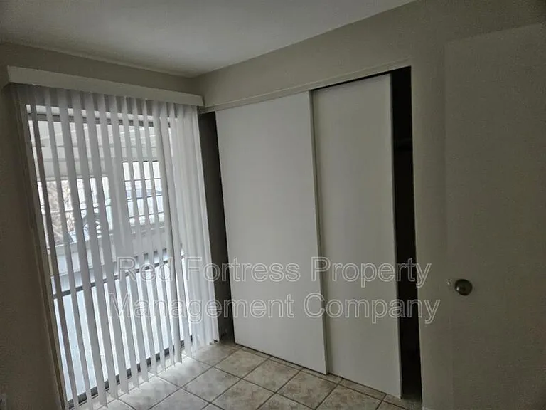 1635 Newport Ct — Photo 9