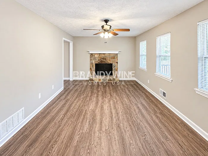3 bed, 2.0 bath, 1248 sqft, $2,095 — Photo 4
