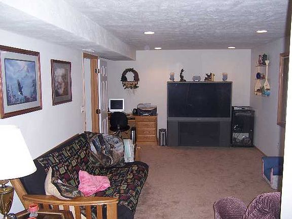 3rd image of 18201 E Cres