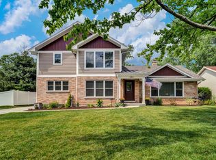 252 Harwarden St, Glen Ellyn, IL 60137