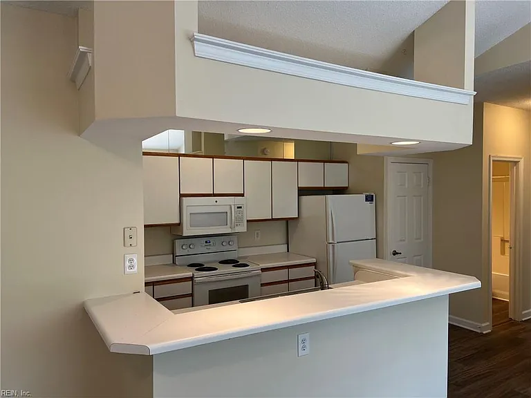 3201 Jade Ct #304 — Photo 14