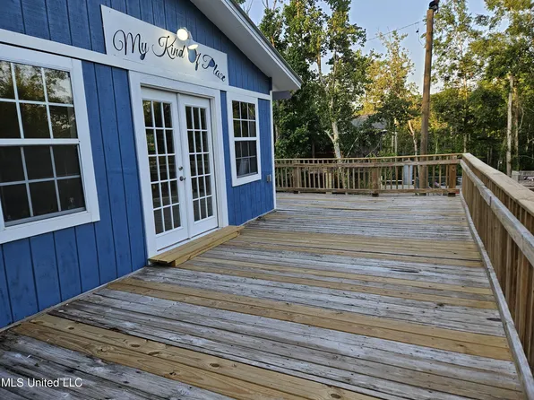 11279 S River Rd, Gulfport, MS 39503