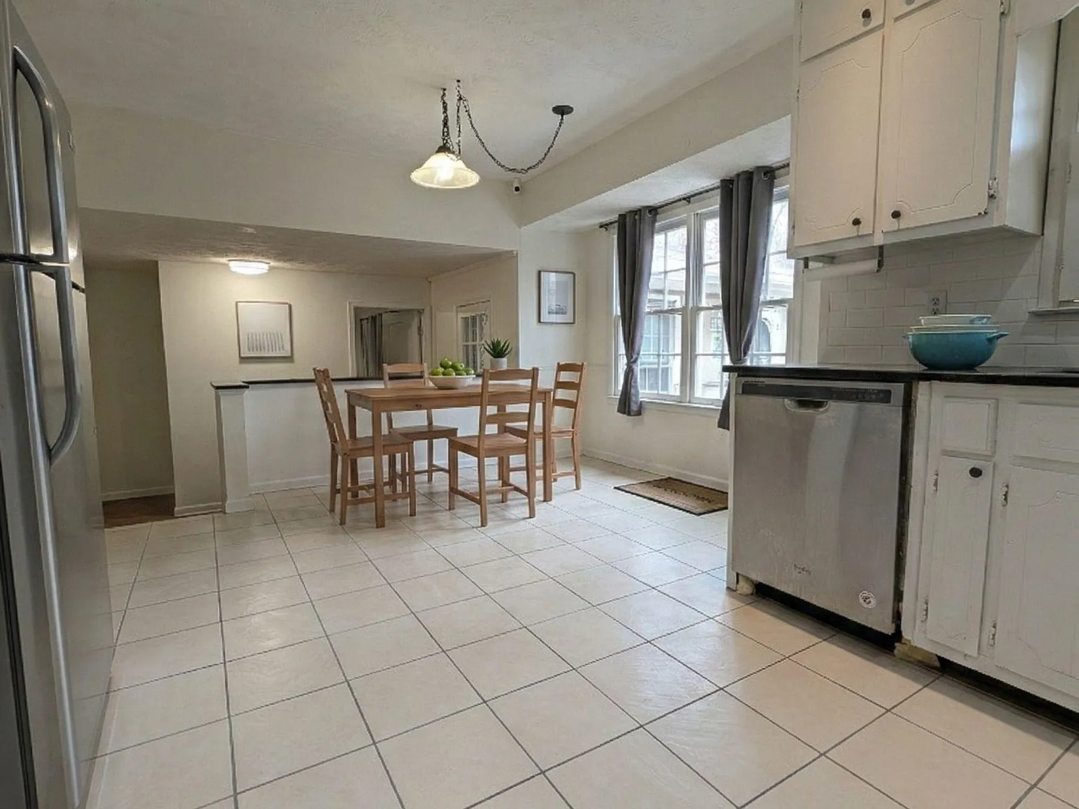 4 bed, 3.0 bath, 4000 sqft, $910 — Photo 2