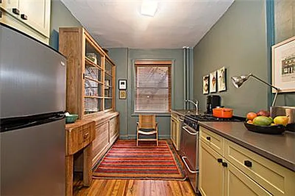 Sold by R New York | media 7
