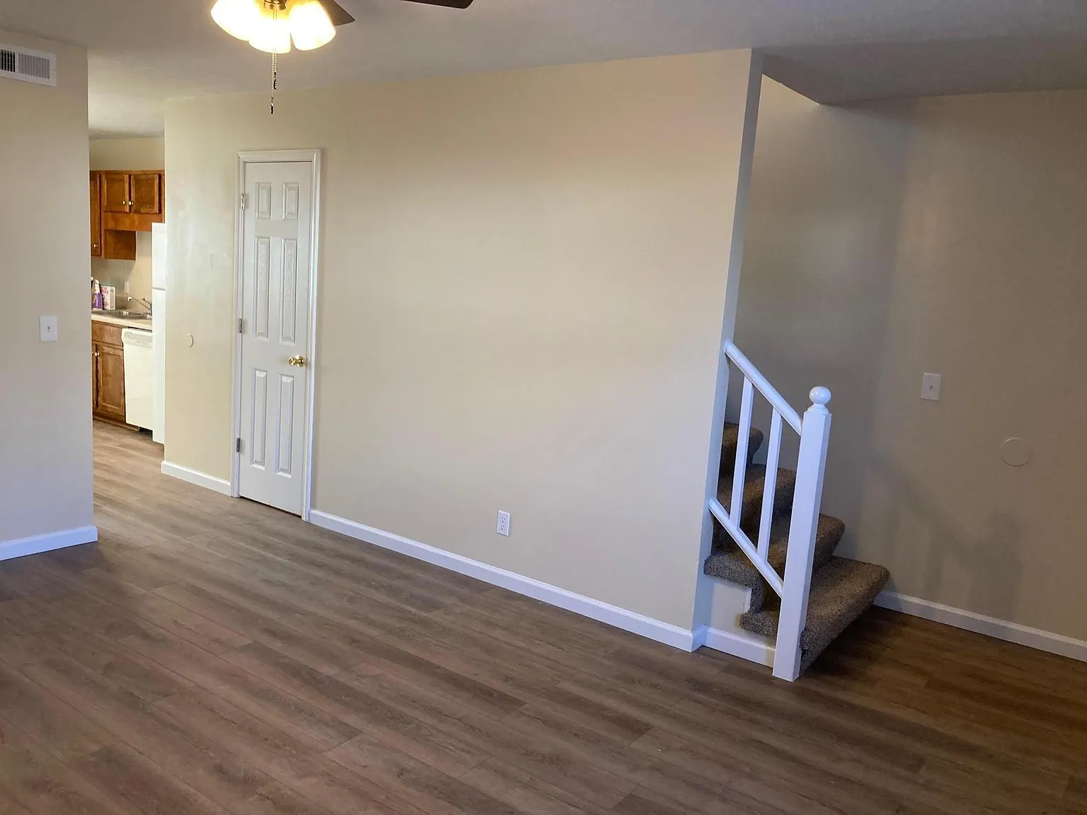 2 bed, 1.5 bath, 1012 sqft, $1,000 — Photo 4