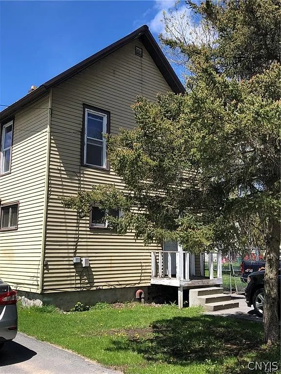 2 bed, 1.0 bath, 1740 sqft, $1,150 — Photo 2