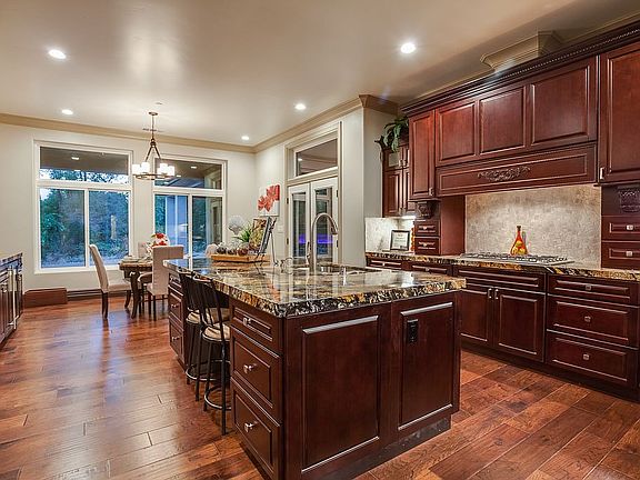 5th image of 10226 Savannah Ct