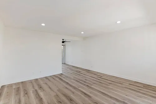 445 E Bradshaw Ln Photo 1